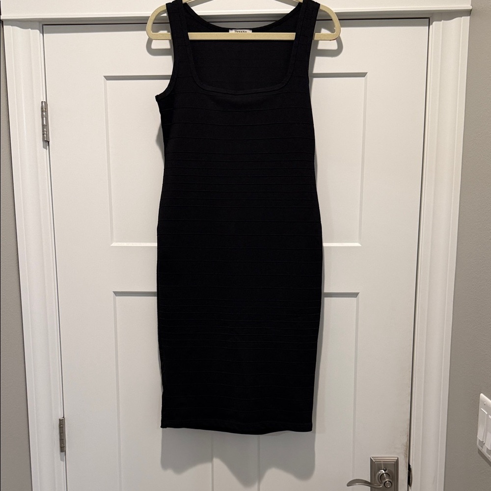Zenana Outfitters Black Sleeveless Square Neck Bodycon Dress